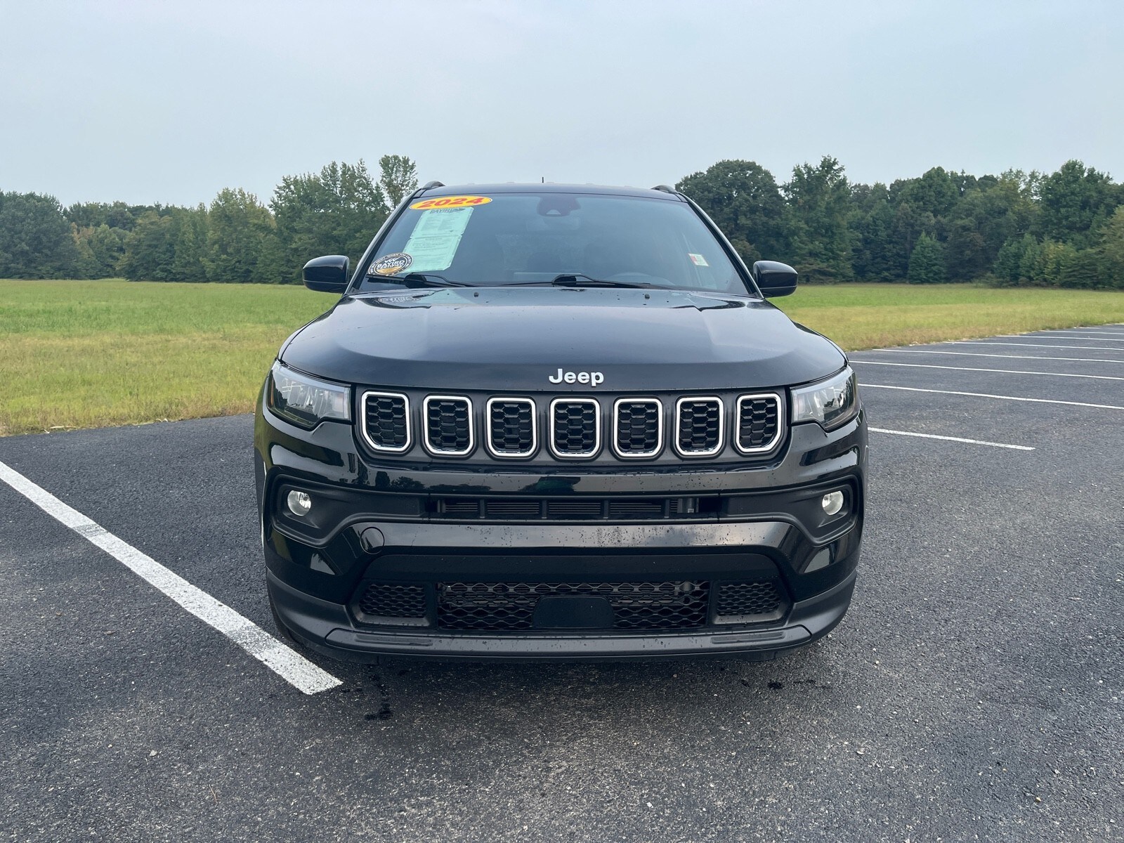 2024 Jeep Compass Latitude photo 2