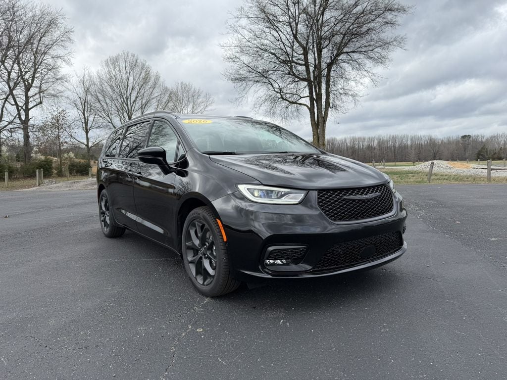2026 Chrysler Pacifica Select's photo