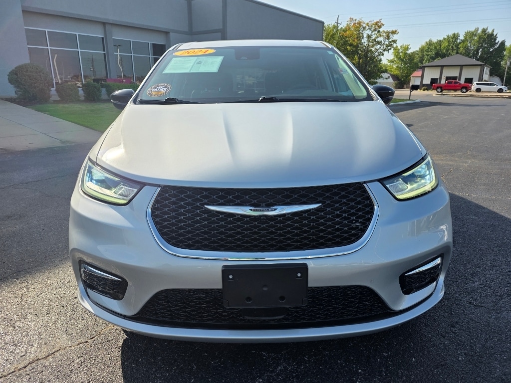 Used 2024 Chrysler Pacifica Touring L Van Passenger Van