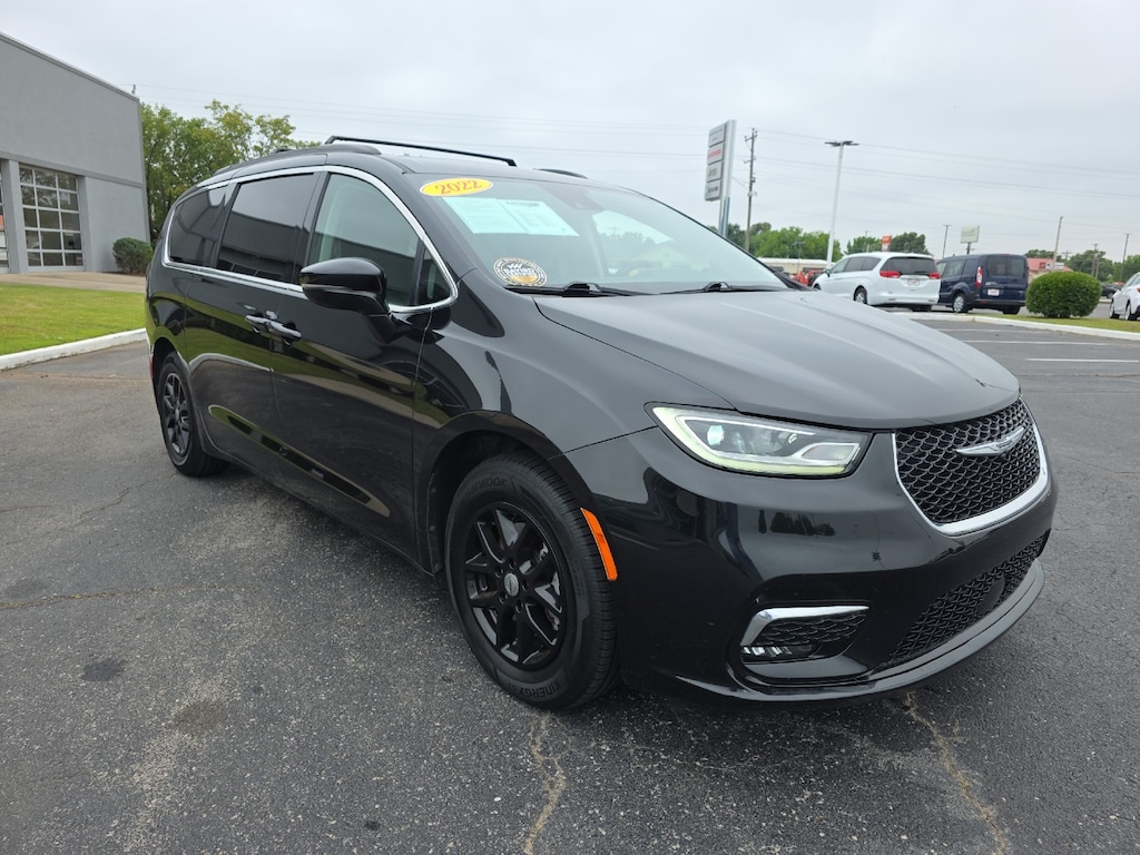 Used 2022 Chrysler Pacifica Touring L Van Passenger Van
