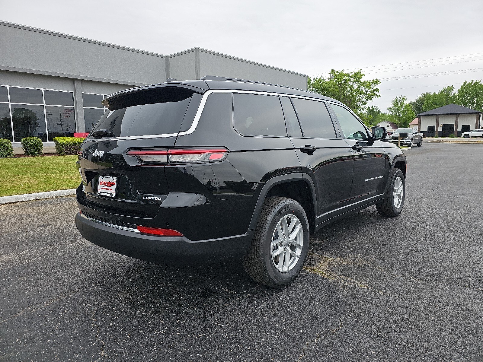 2025 Jeep Grand Cherokee Laredo photo 4