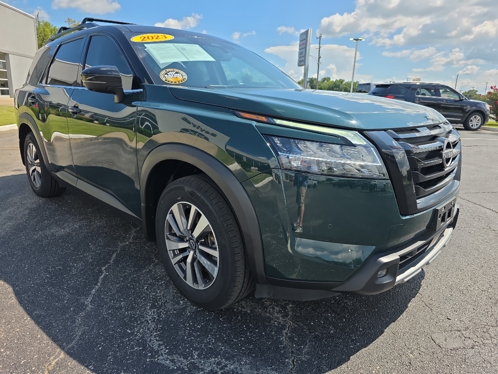Used 2023 Nissan Pathfinder SL SUV