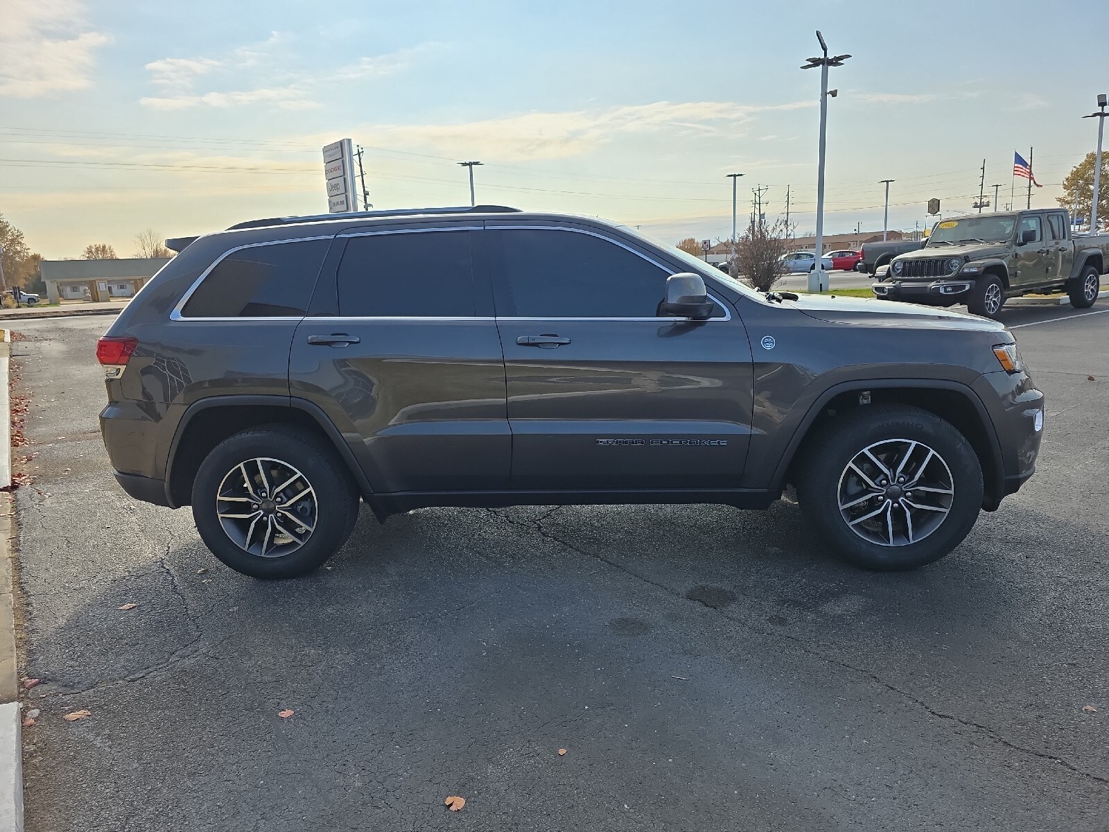 2020 Jeep Grand Cherokee Laredo photo 3
