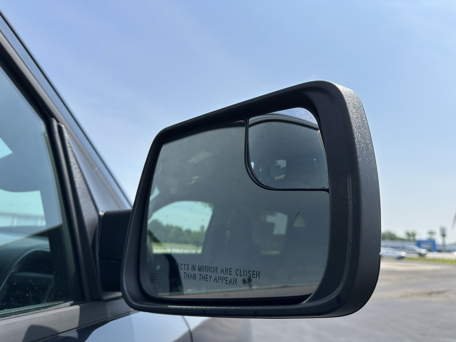2025 Ram 1500 Tradesman photo 2