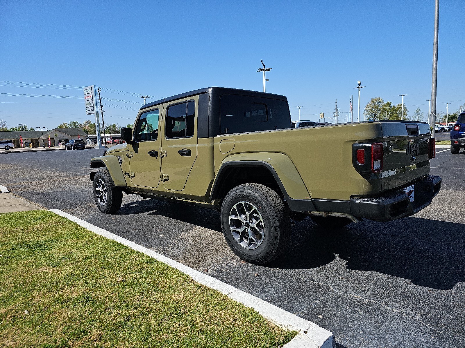 2025 Jeep Gladiator Sport S photo 3