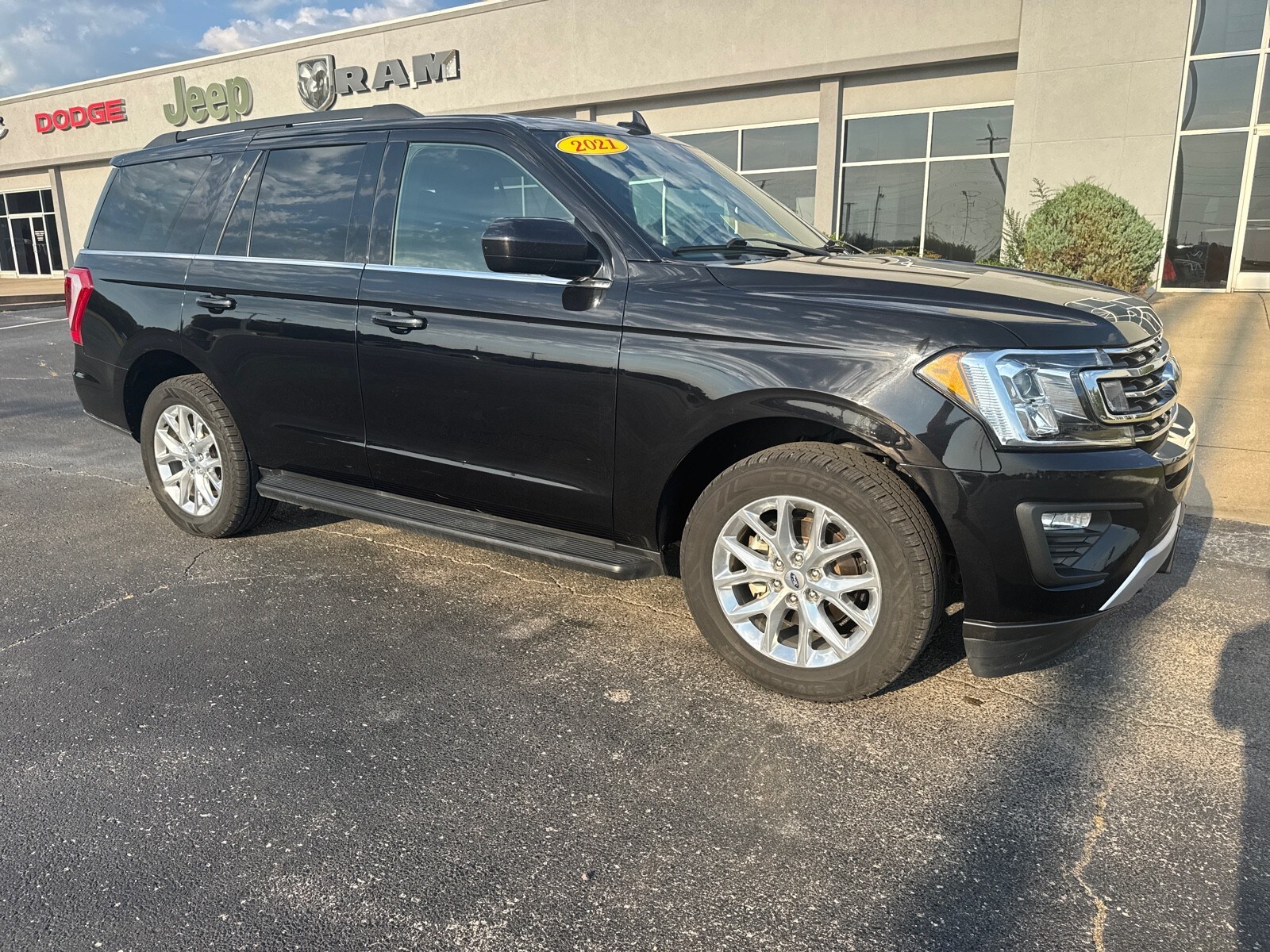 2021 Ford Expedition XLT photo 3