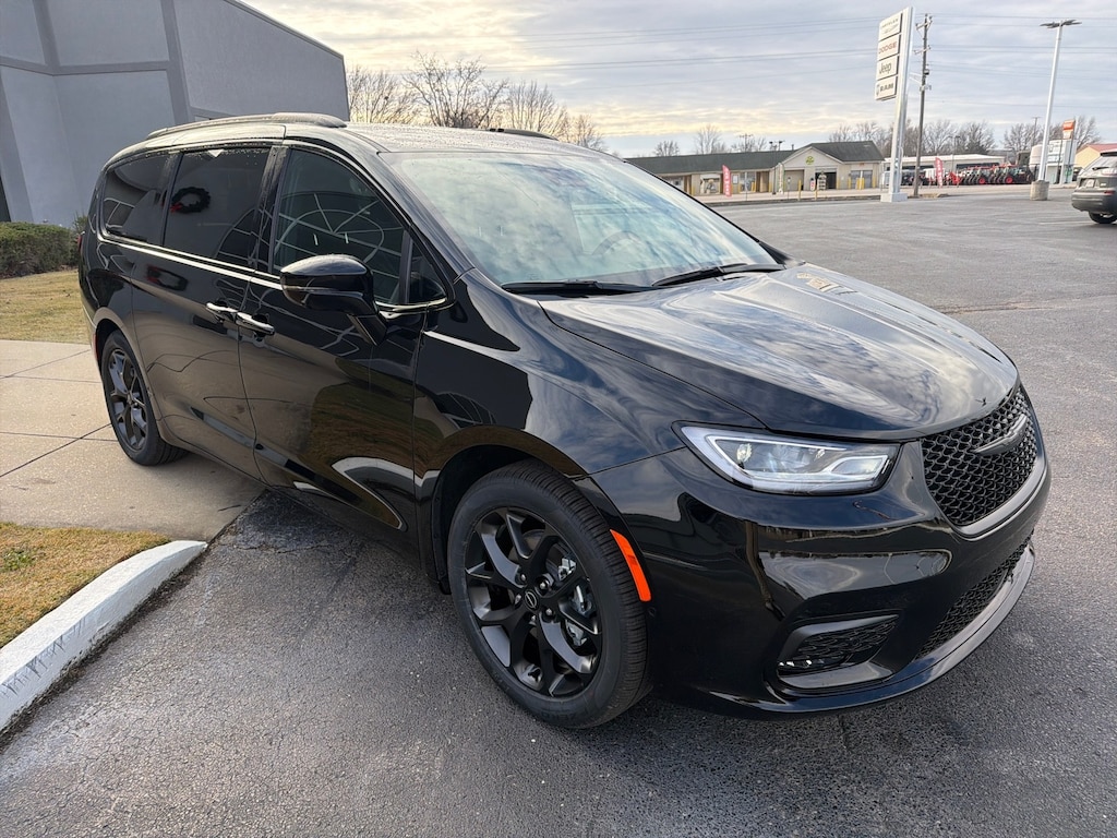 New 2026 Chrysler Pacifica Select Passenger Van