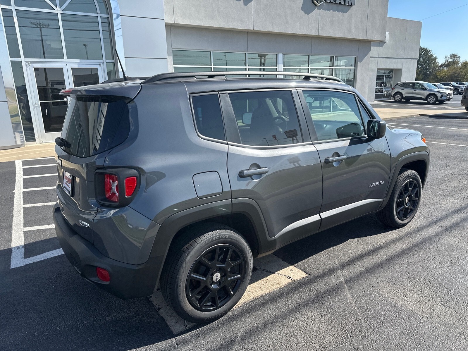 2022 Jeep Renegade Latitude photo 2