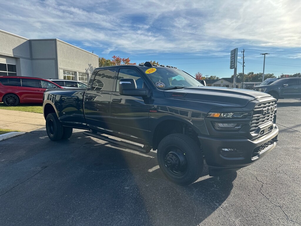 New 2026 Ram 3500 TRADESMAN CREW CAB 4X4 8' BOX Pickup