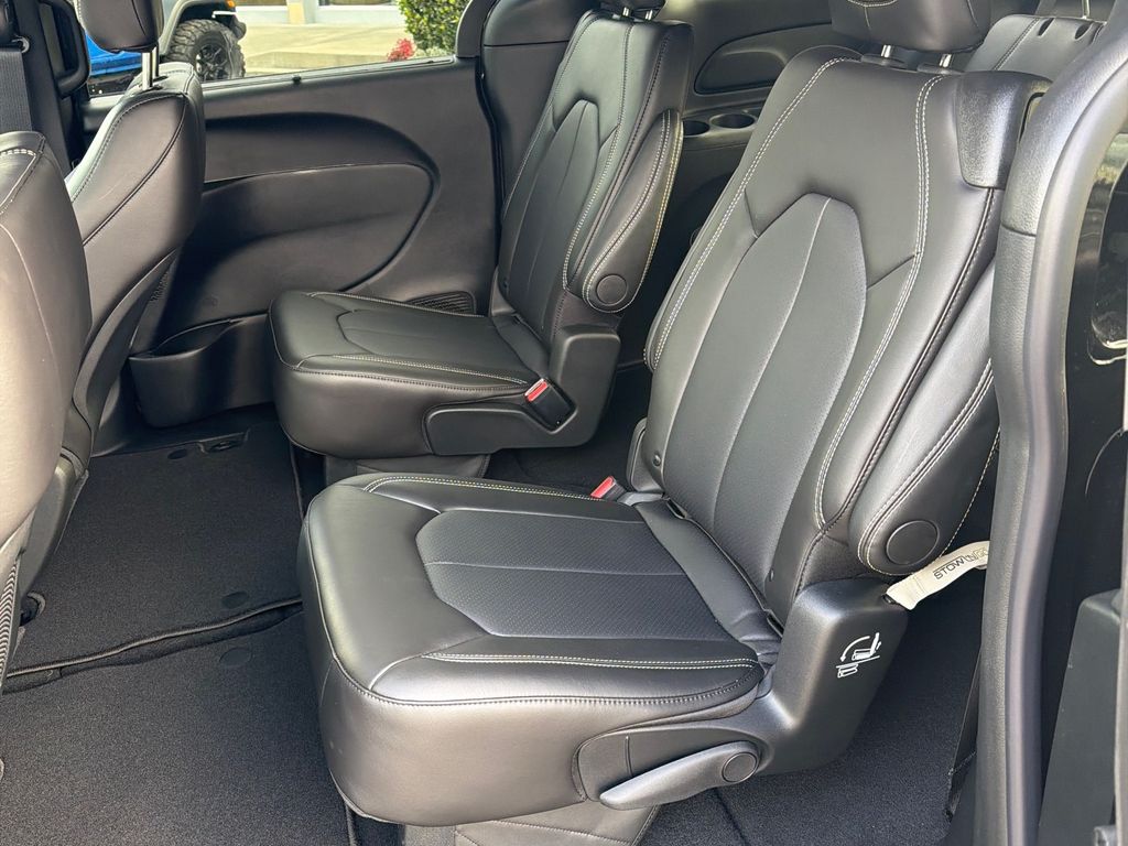 2026 Chrysler Pacifica Select - Photo 11