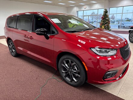 2026 Chrysler Pacifica Select Passenger Van