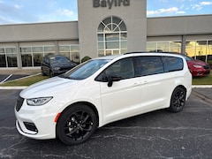 2026 Chrysler Pacifica Select Passenger Van