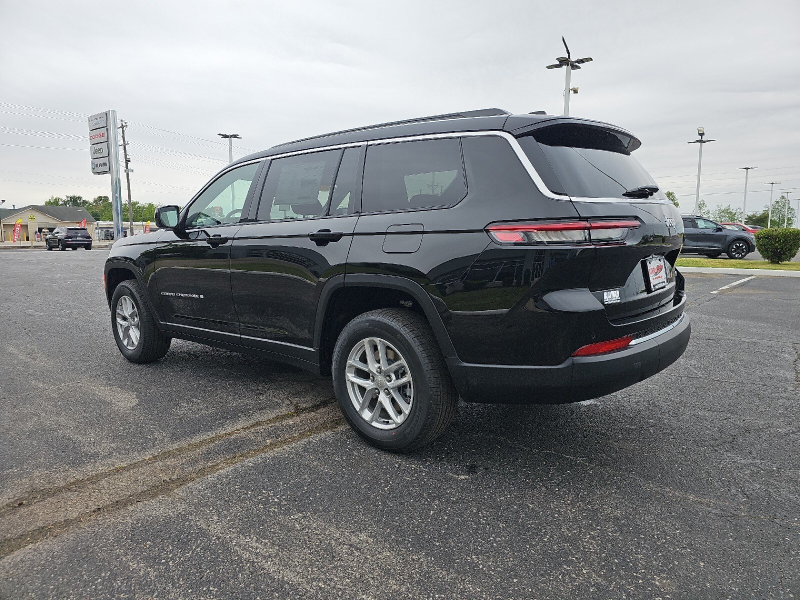 2025 Jeep Grand Cherokee Laredo photo 3
