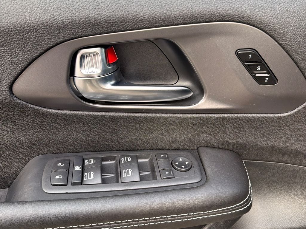 2026 Chrysler Pacifica Select - Photo 14