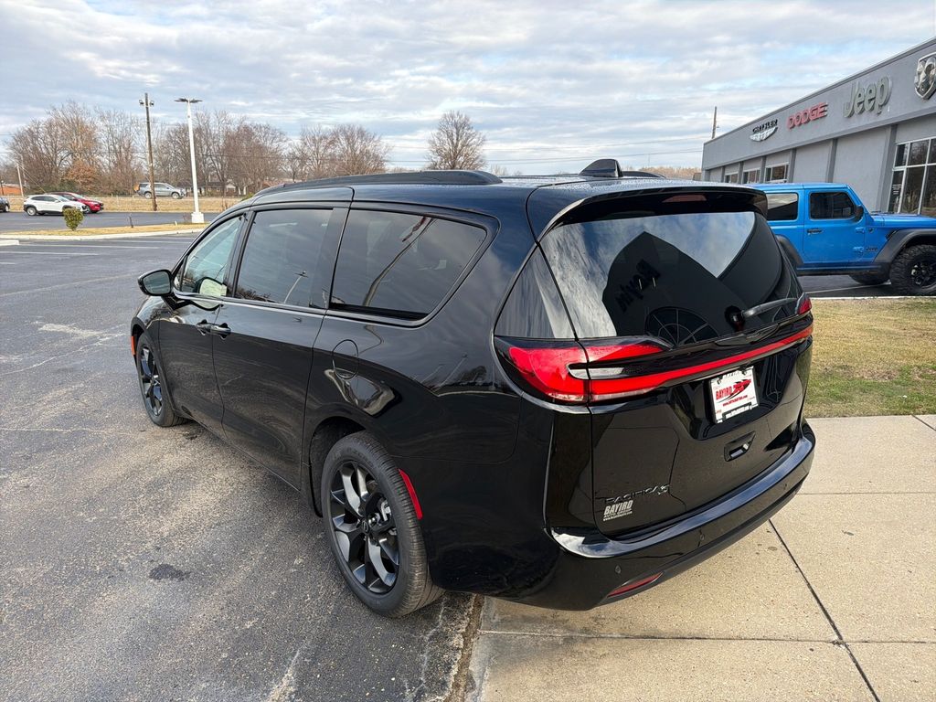 2026 Chrysler Pacifica Select - Photo 8