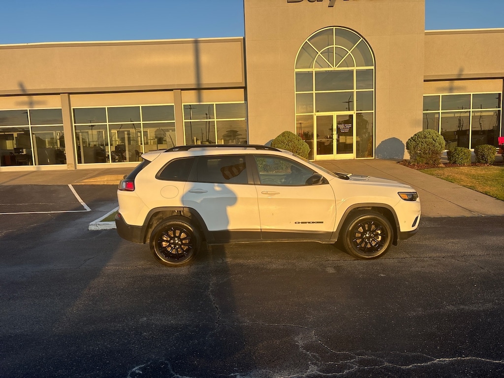 Used 2023 Jeep Cherokee Altitude Lux SUV
