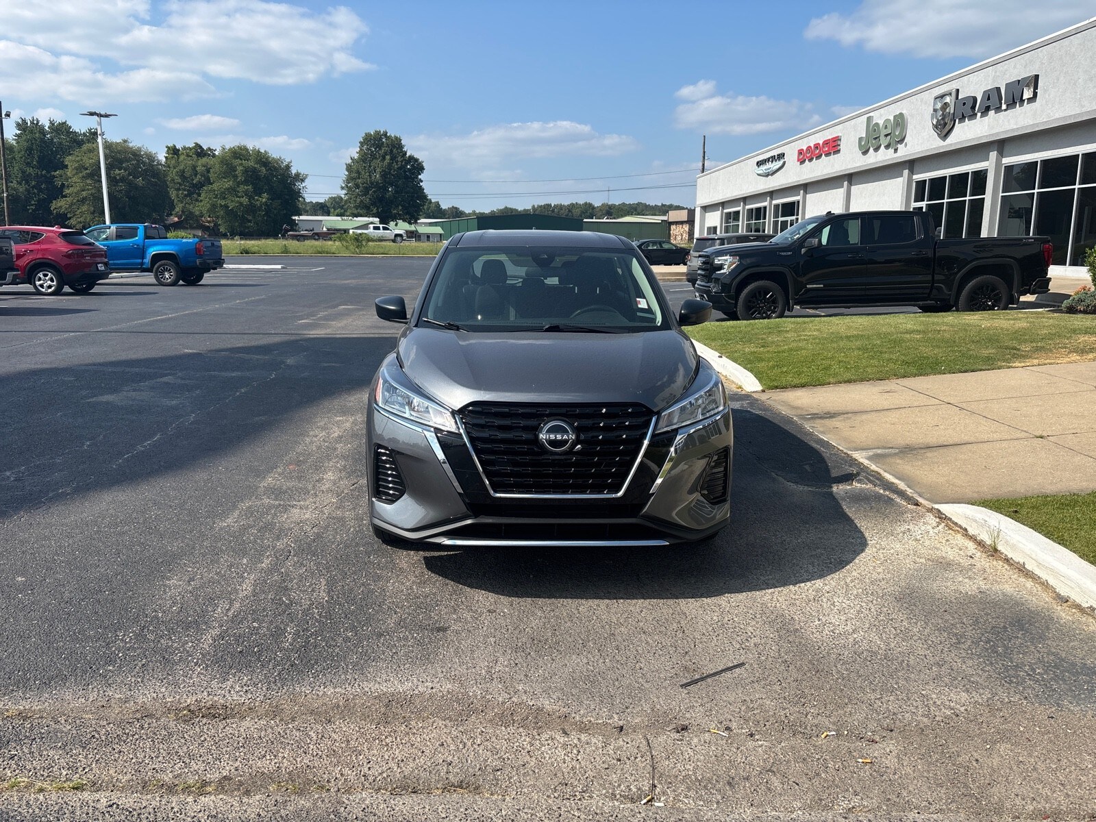 2024 Nissan Kicks S photo 2