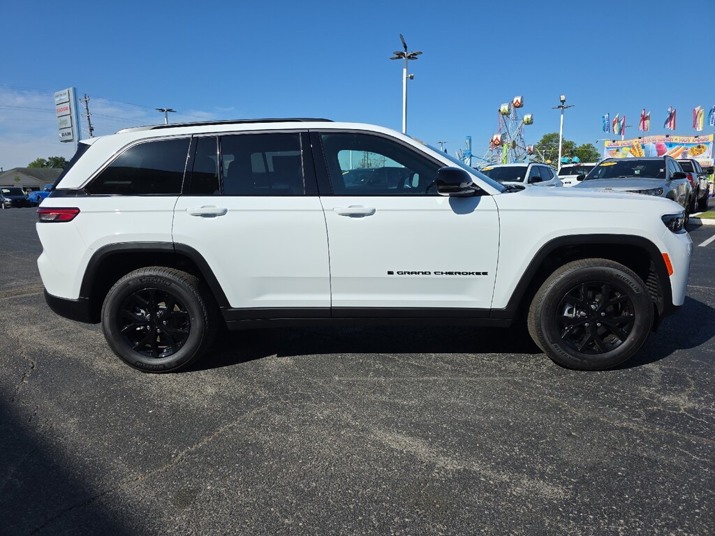 New 2026 Jeep Grand Cherokee LAREDO ALTITUDE 4X4 Sport Utility