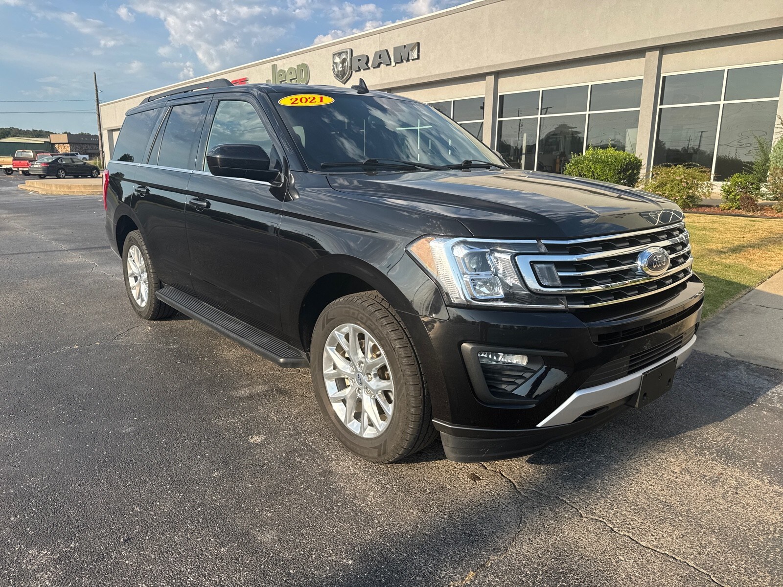2021 Ford Expedition XLT photo 2