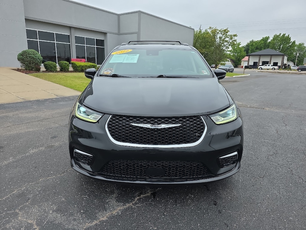 Used 2022 Chrysler Pacifica Touring L Van Passenger Van