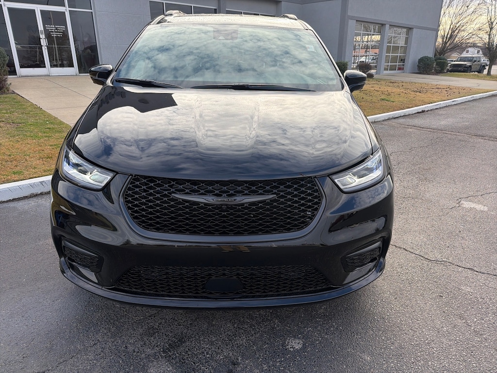 New 2026 Chrysler Pacifica Select Passenger Van