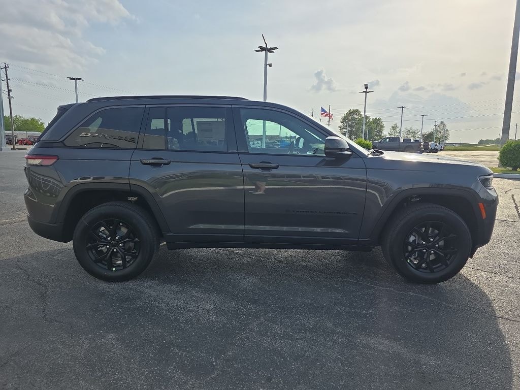 New 2026 Jeep Grand Cherokee Laredo Sport Utility