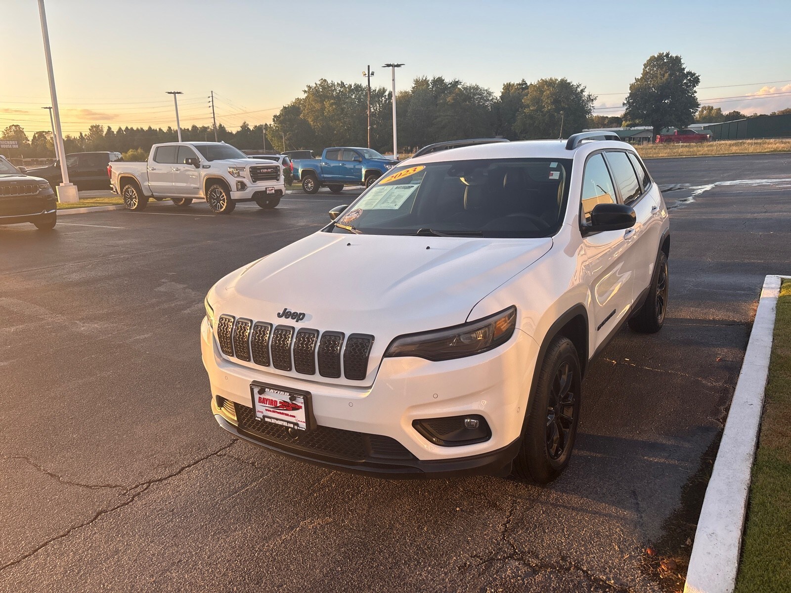 2023 Jeep Cherokee Altitude Lux photo 4