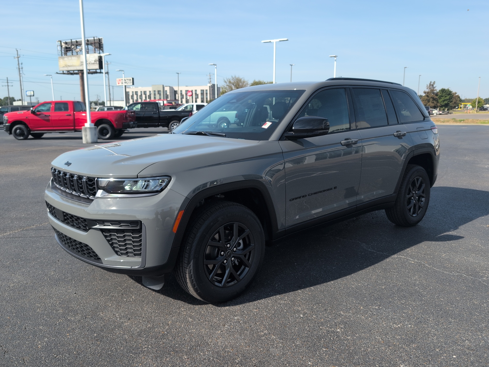New 2027 Jeep Grand Cherokee Laredo Sport Utility