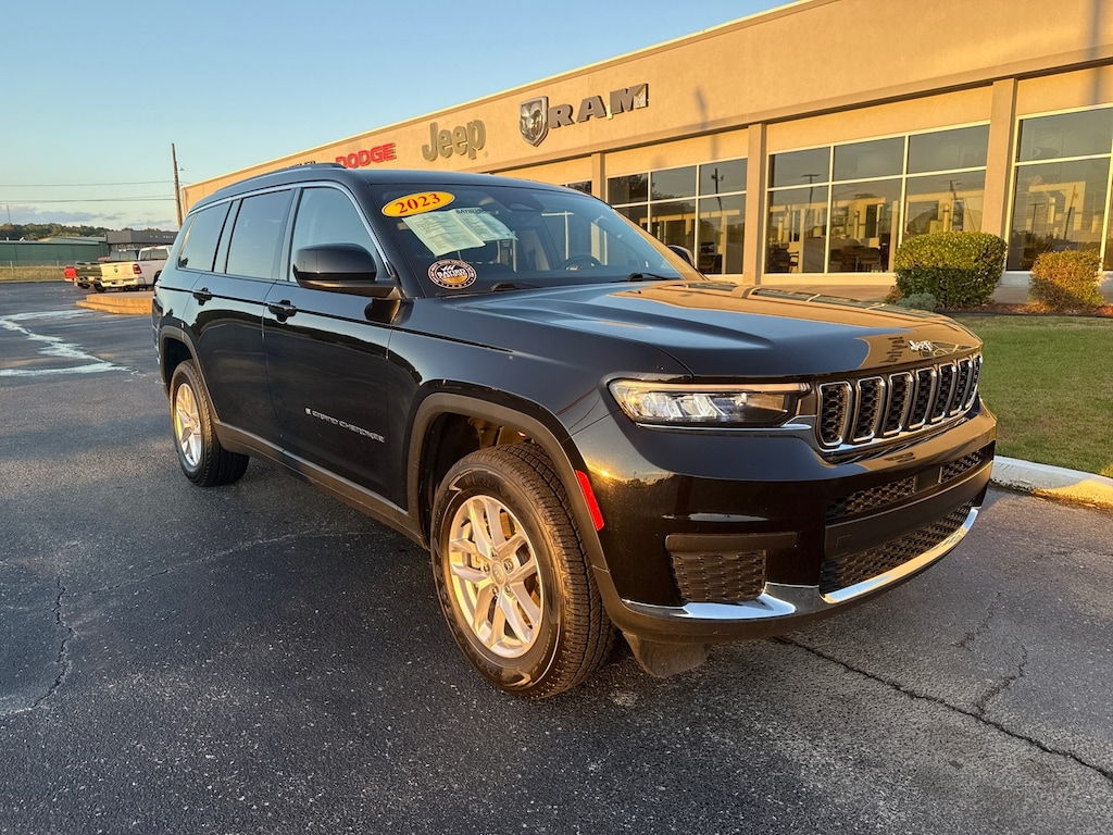 Used 2023 Jeep Grand Cherokee L Laredo SUV