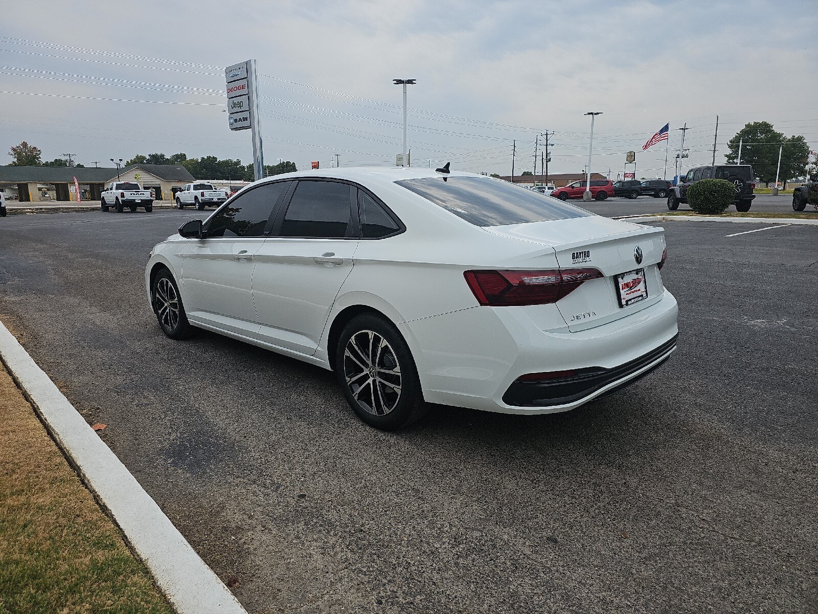 2024 Volkswagen Jetta 1.5T Sport photo 2