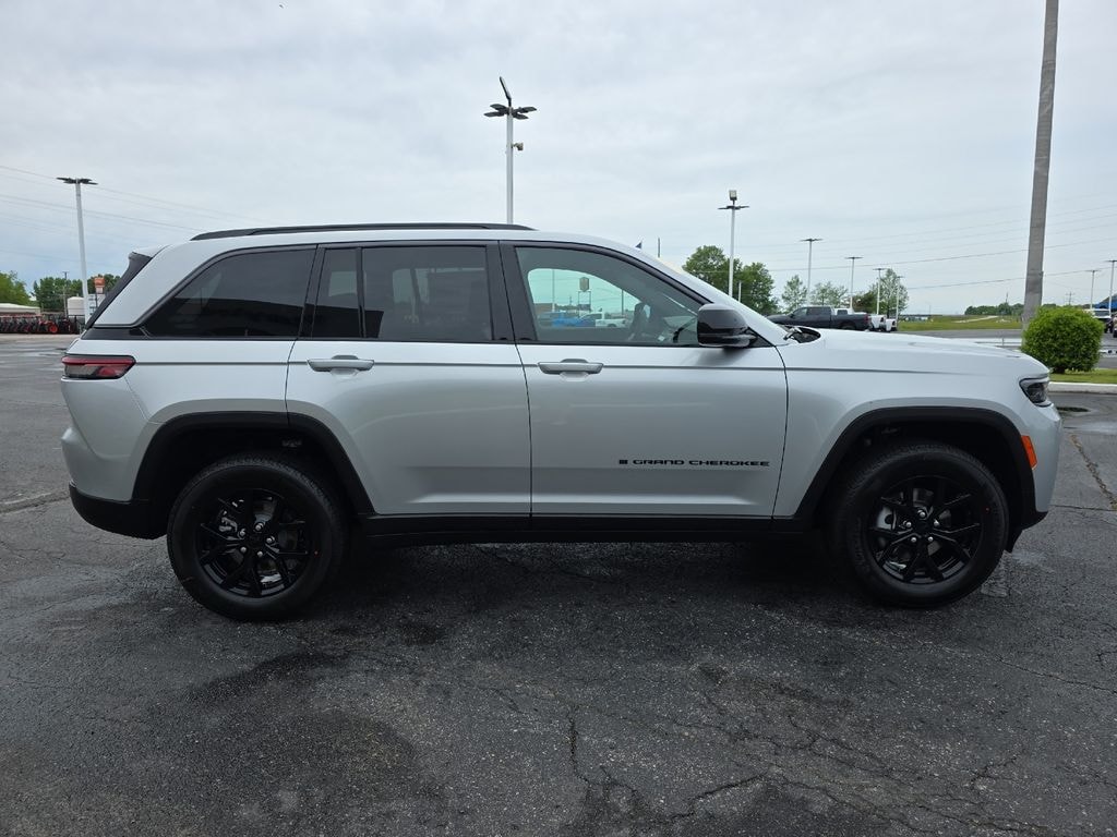 New 2026 Jeep Grand Cherokee Laredo Sport Utility