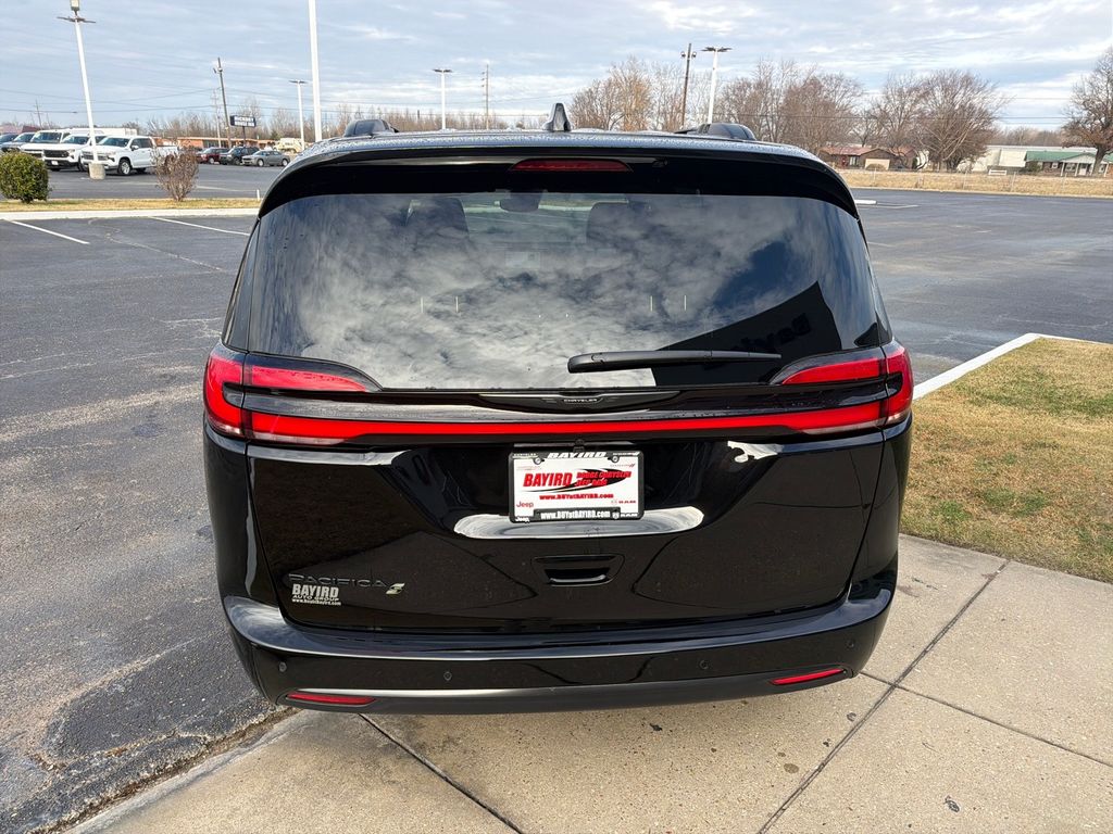 2026 Chrysler Pacifica Select - Photo 7