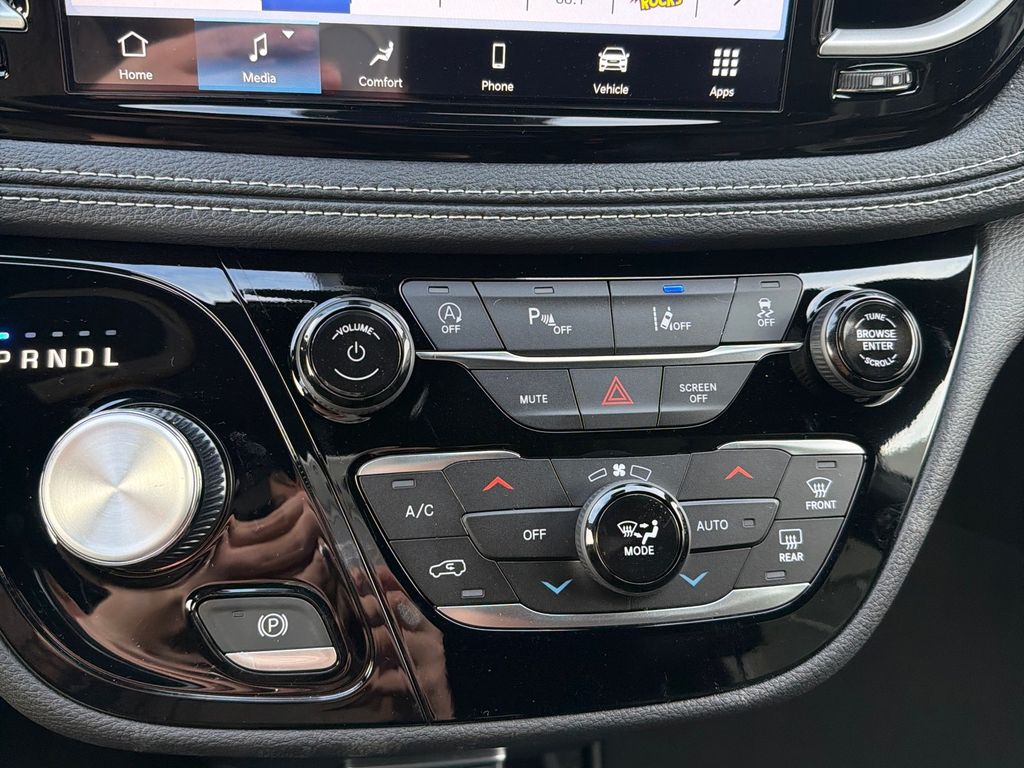 2026 Chrysler Pacifica Select - Photo 20