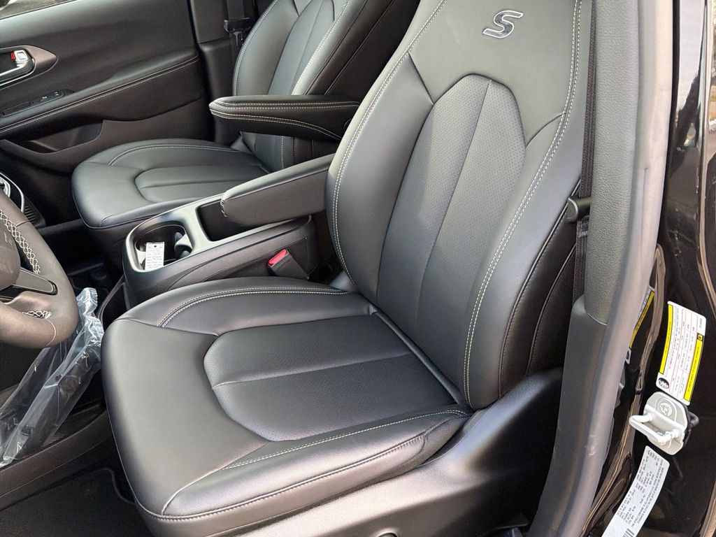 2026 Chrysler Pacifica Select - Photo 10