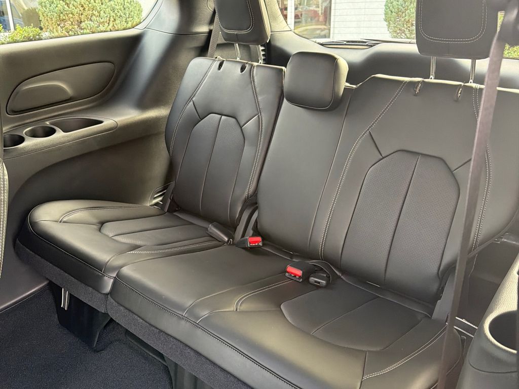 2026 Chrysler Pacifica Select - Photo 12