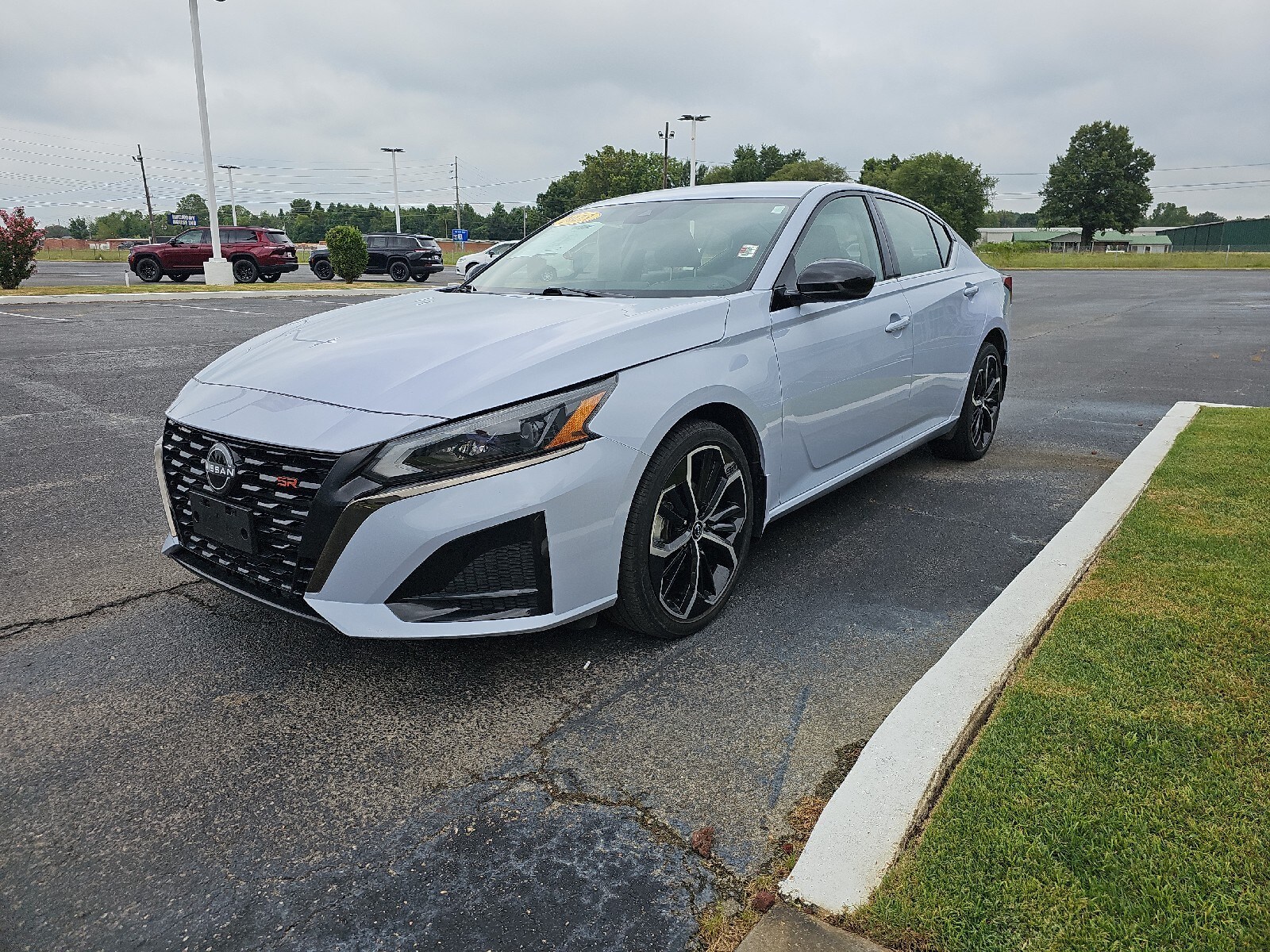 2023 Nissan Altima 2.5 SR photo 2