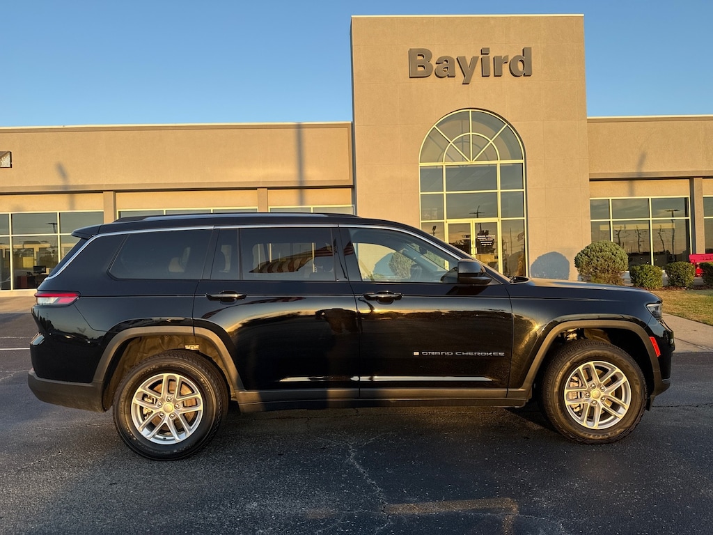 Used 2023 Jeep Grand Cherokee L Laredo SUV