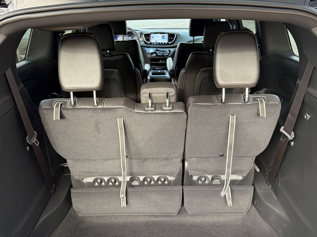 2026 Chrysler Pacifica Select - Photo 13