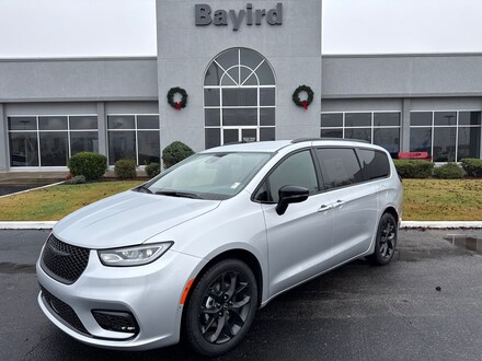 2026 Chrysler Pacifica Select Passenger Van