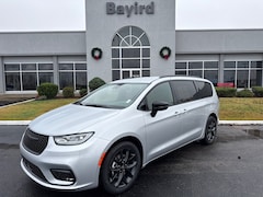 2026 Chrysler Pacifica Select Passenger Van