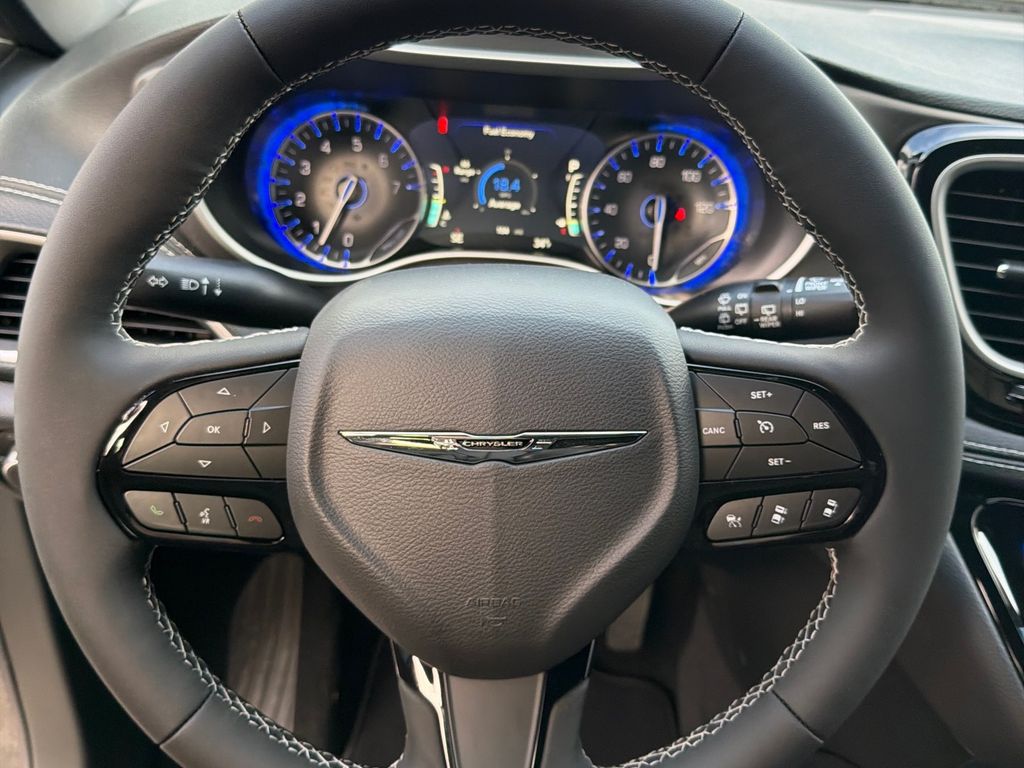 2026 Chrysler Pacifica Select - Photo 15