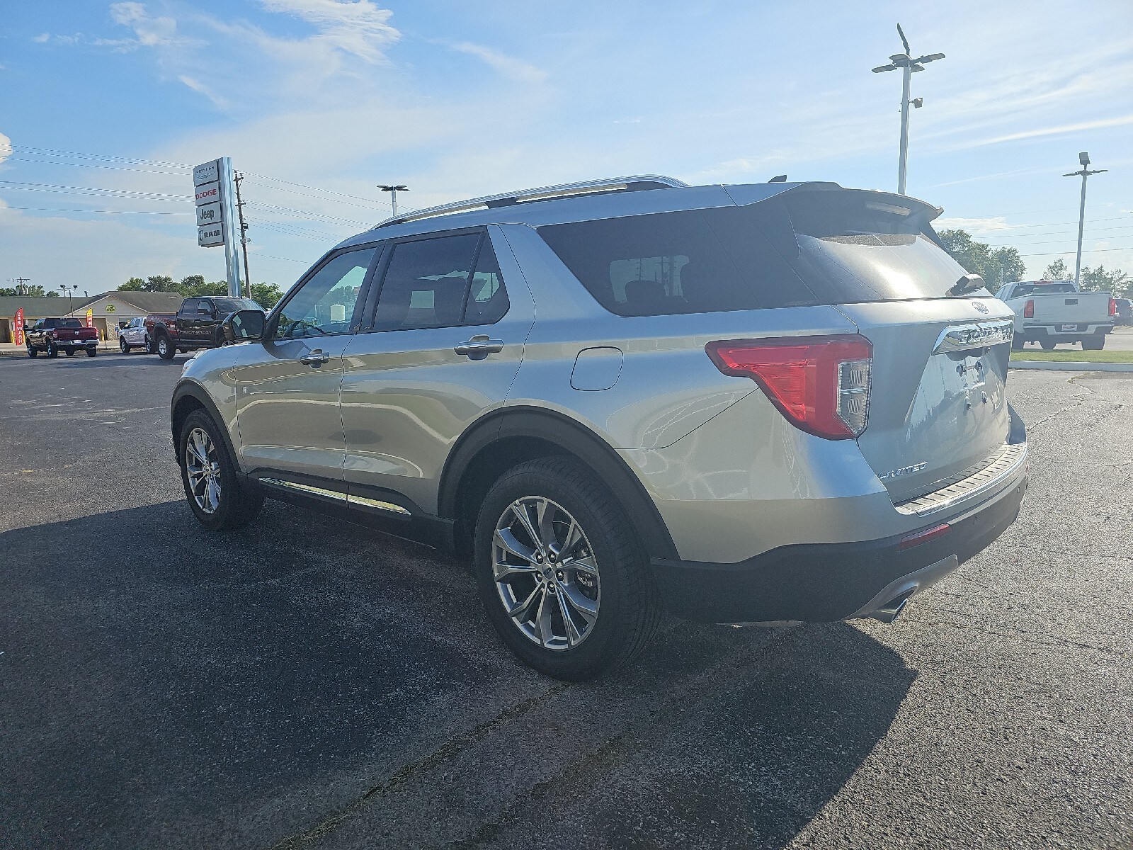2023 Ford Explorer Limited photo 3