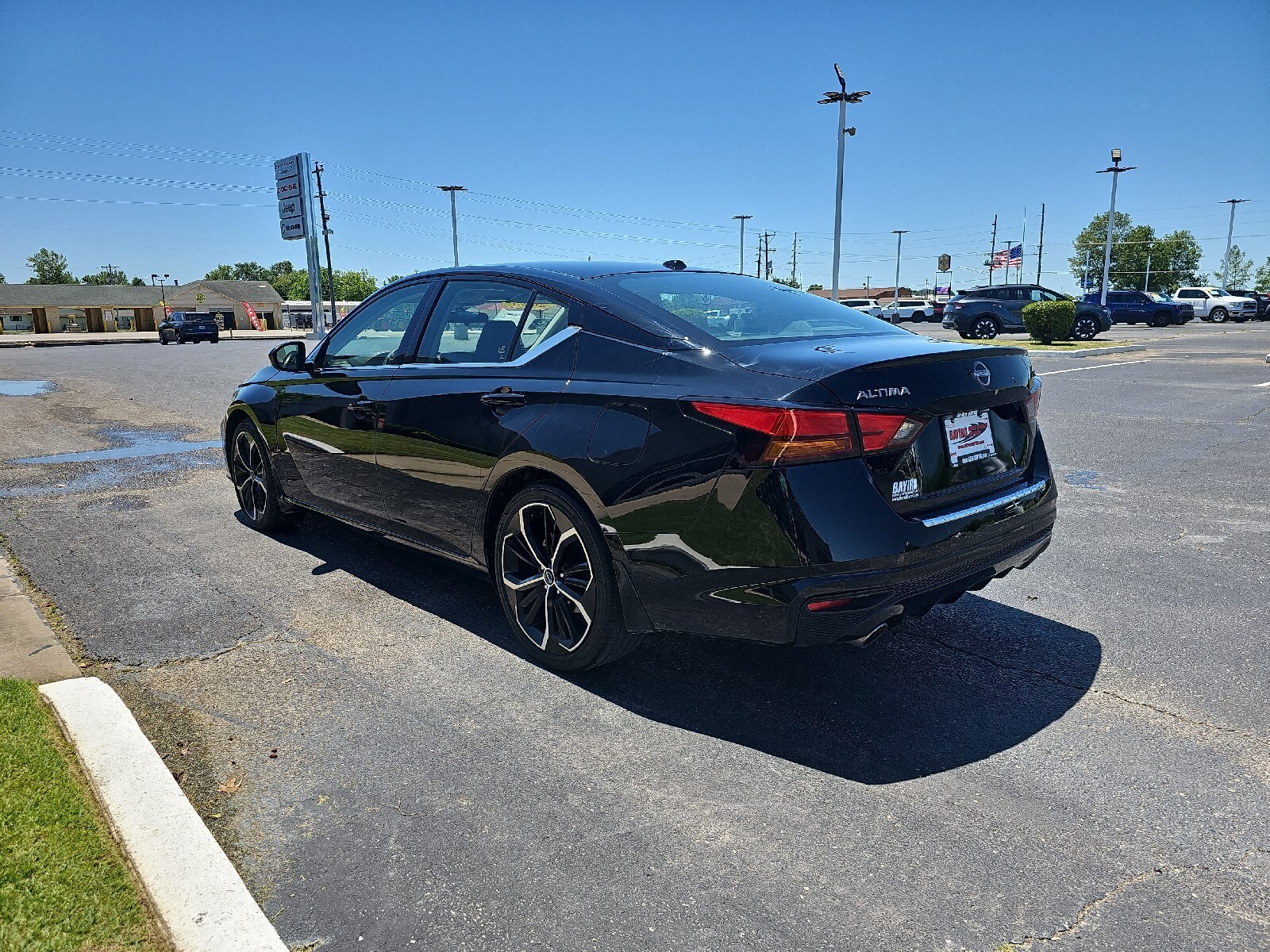 2023 Nissan Altima 2.5 SR photo 3