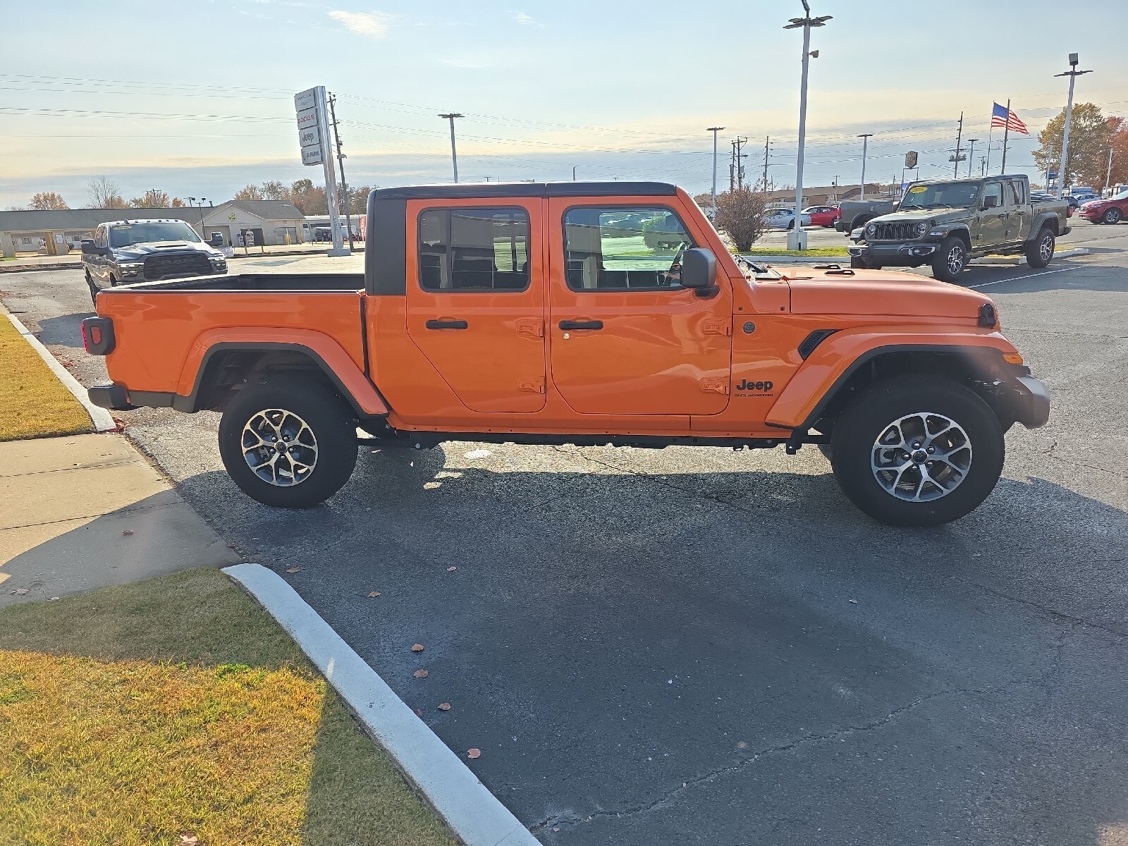 2025 Jeep Gladiator Sport S photo 3