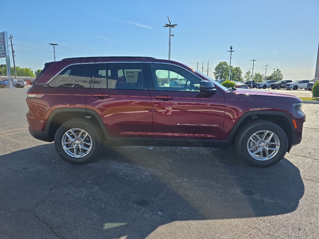 New 2026 Jeep Grand Cherokee Laredo Sport Utility