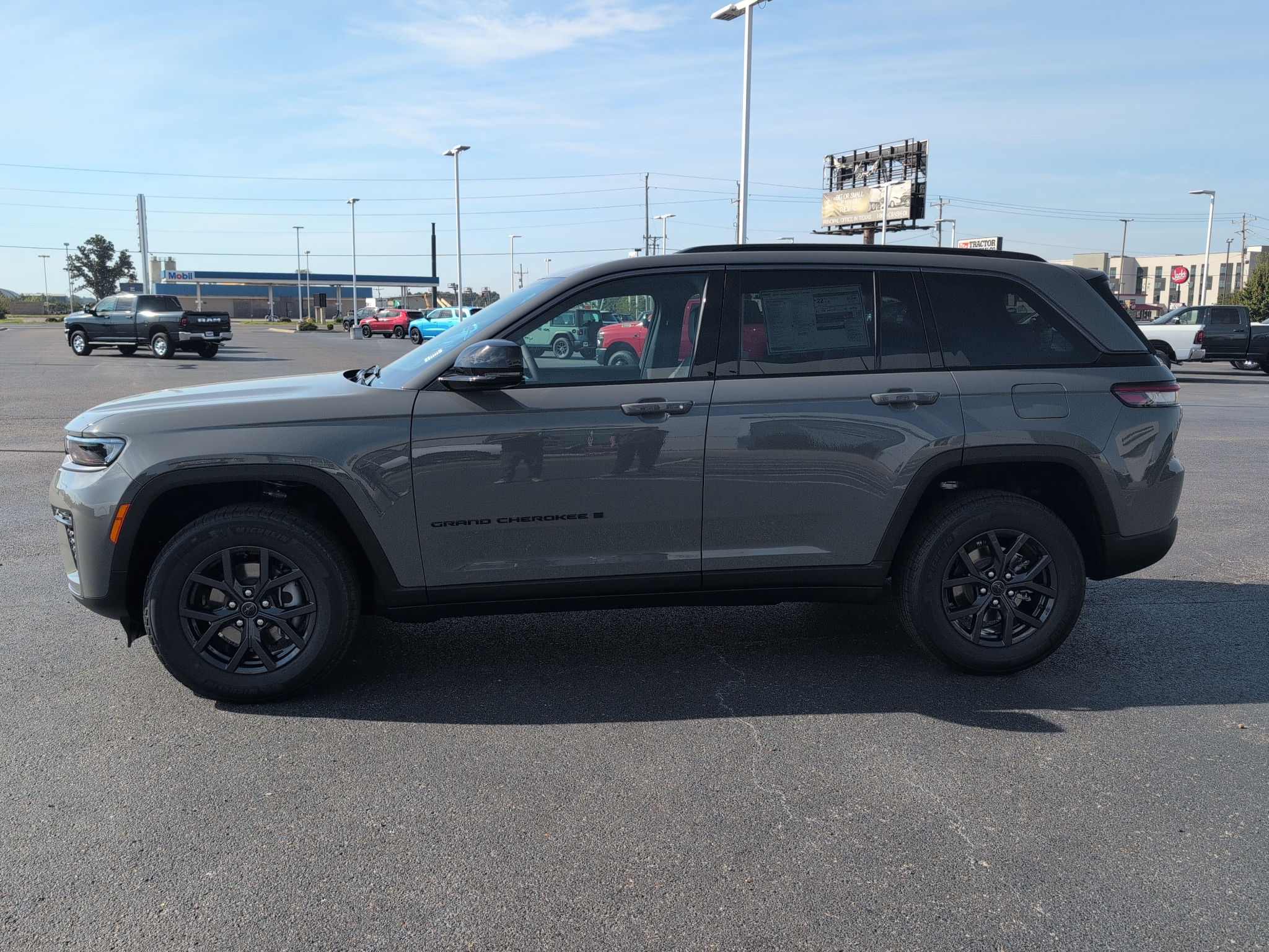 New 2027 Jeep Grand Cherokee Laredo Sport Utility
