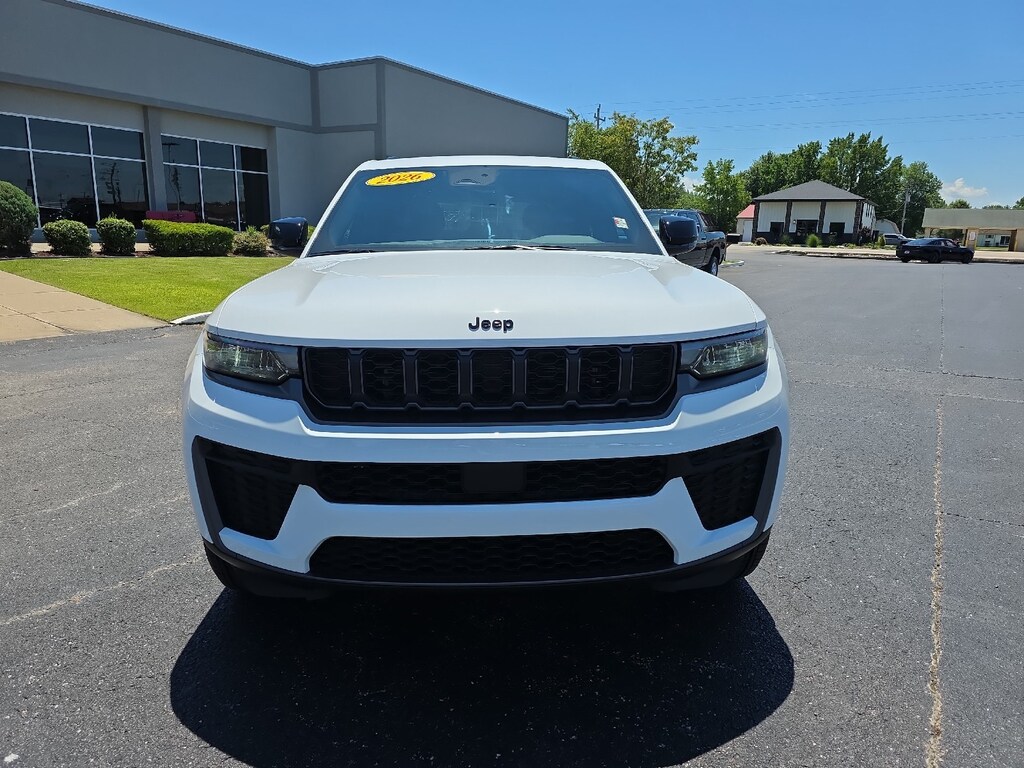 New 2026 Jeep Grand Cherokee Laredo Sport Utility