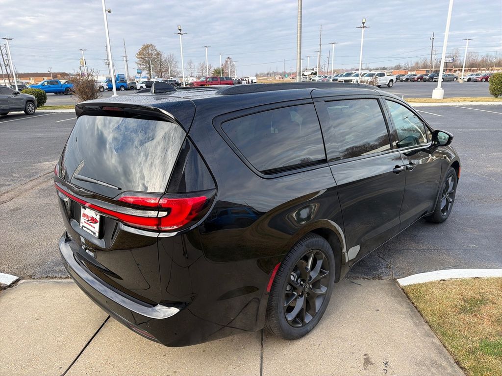 2026 Chrysler Pacifica Select - Photo 6