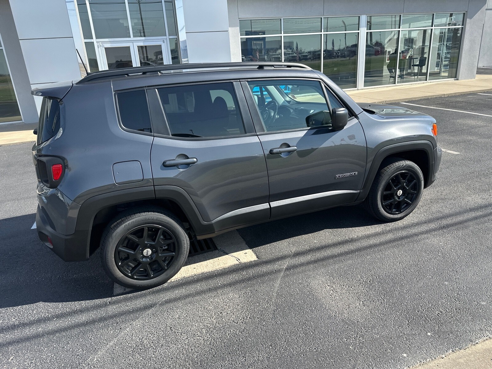 2022 Jeep Renegade Latitude photo 2