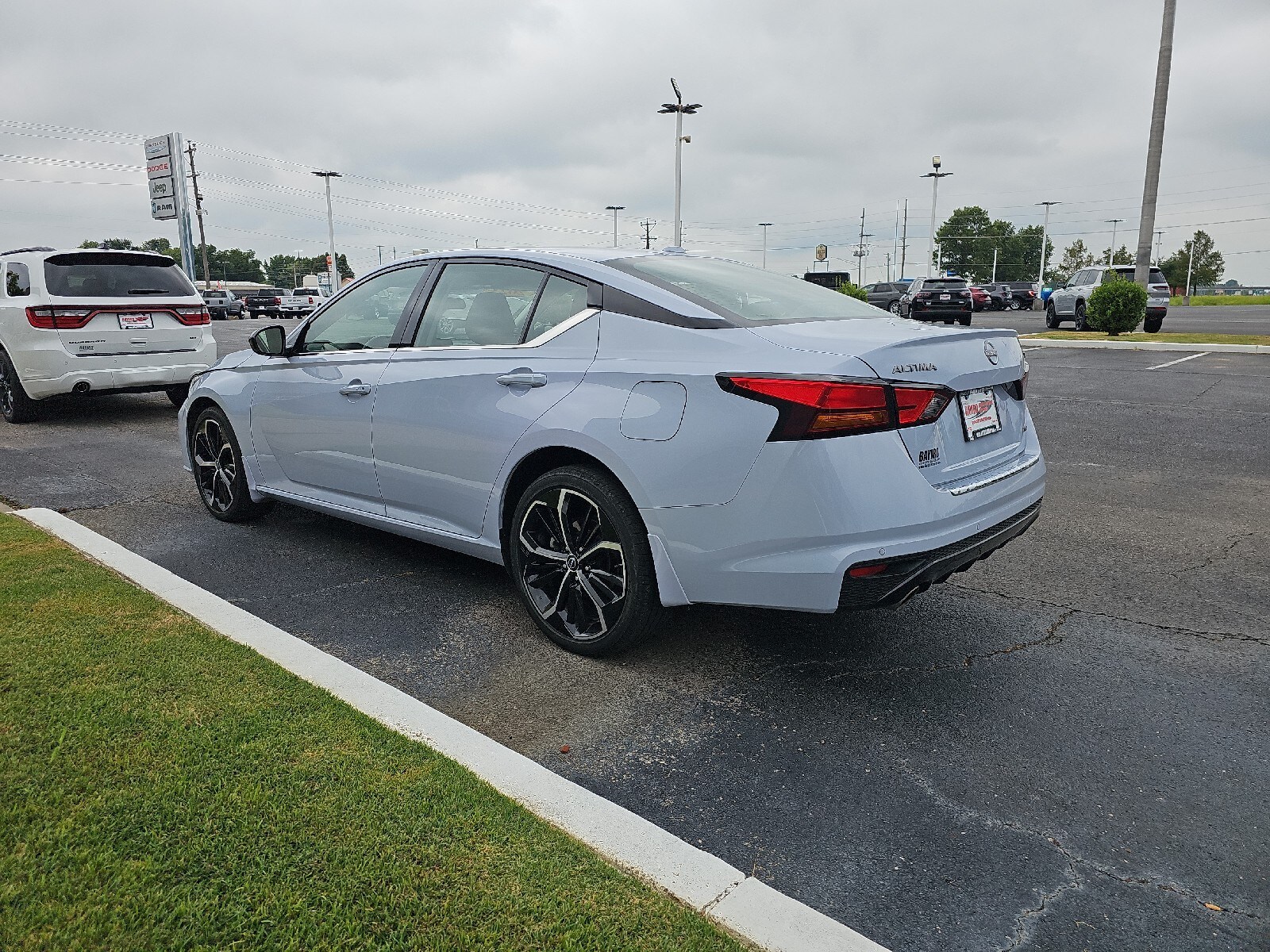 2023 Nissan Altima 2.5 SR photo 3